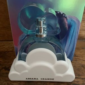 FREE WITH PURCHASE 300$ Ariana grande Cloud, new.